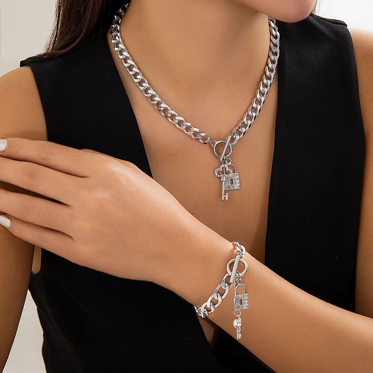 Shiny Lock And Key Pendant Necklace For Women