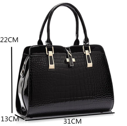 Black crocodile pattern handbag with gold hardware, 31cm wide, 22cm tall, 13cm deep