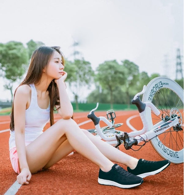Female student sport breathable mesh shoes